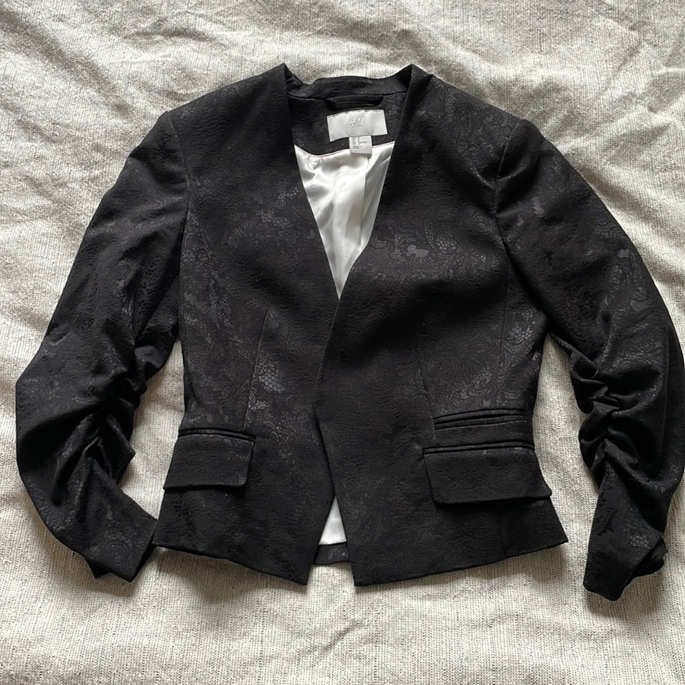 LAST CHANCE H&M Jacquard Cropped Blazer